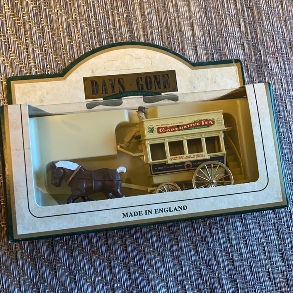 Lledo “Days Gone” – 4015 Horse Drawn Bus ANtique toy